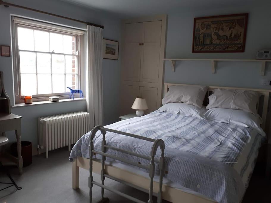 No. 27'S Self-Catering Flat For A Memorable Break. Apartment Bridport Bagian luar foto