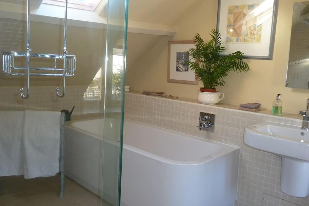 No. 27'S Self-Catering Flat For A Memorable Break. Apartment Bridport Bagian luar foto
