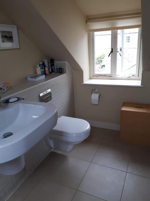 No. 27'S Self-Catering Flat For A Memorable Break. Apartment Bridport Bagian luar foto